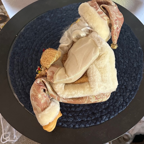 Vintage Shelf/Fireplace Santa Claus Holiday Figurine - Gold and Cream - Picture 3 of 8